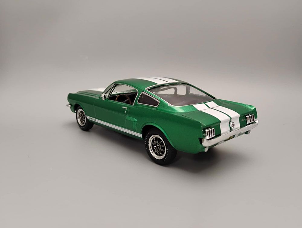 AMT 1/25 1966 Shelby Mustang 350GT Model Kit (Level 2)