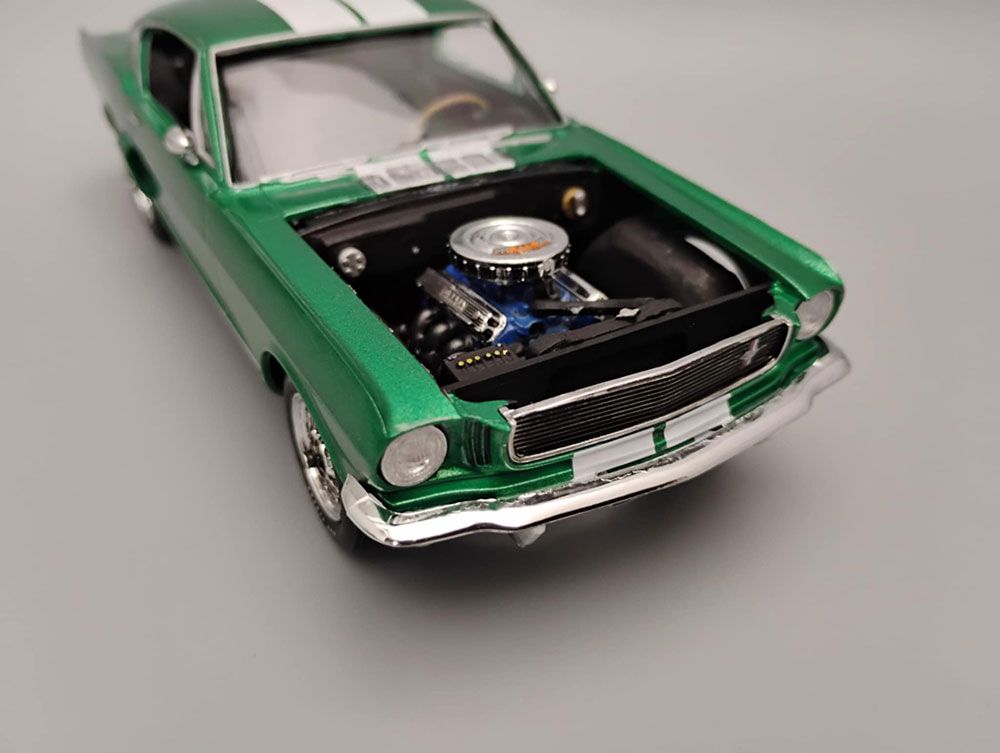 AMT 1/25 1966 Shelby Mustang 350GT Model Kit (Level 2)