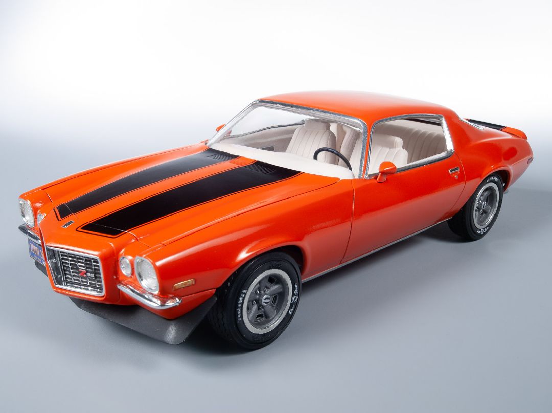 AMT 1970 1/2 Chevy Camaro Z/28 1/25 Model Kit (Level 2)