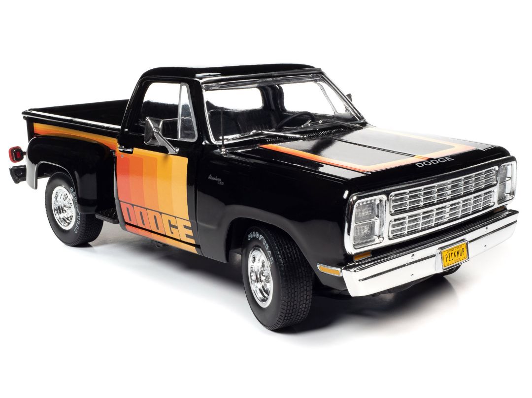 Auto World 1/18 1980 Dodge Pickup Step Side - Black