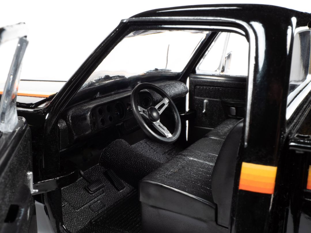 Auto World 1/18 1980 Dodge Pickup Step Side - Black - Click Image to Close
