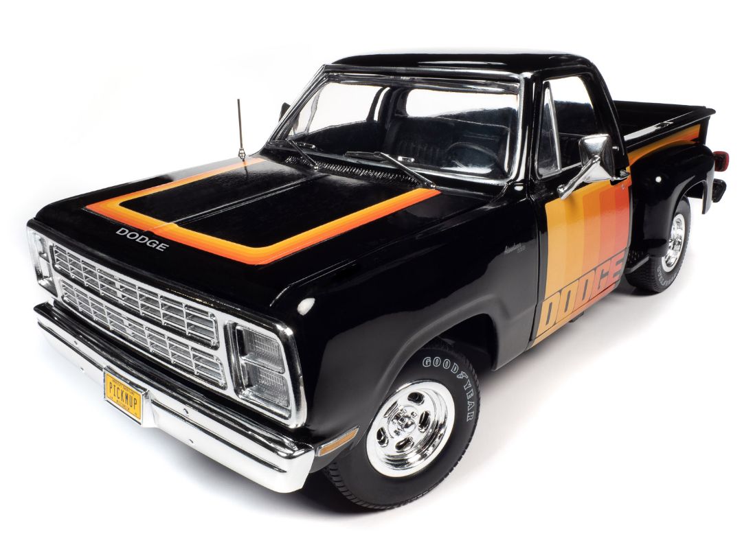 Auto World 1/18 1980 Dodge Pickup Step Side - Black - Click Image to Close