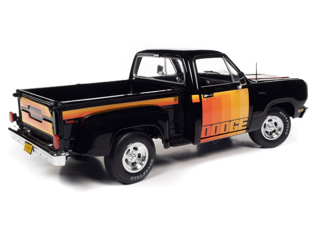 Auto World 1/18 1980 Dodge Pickup Step Side - Black - Click Image to Close