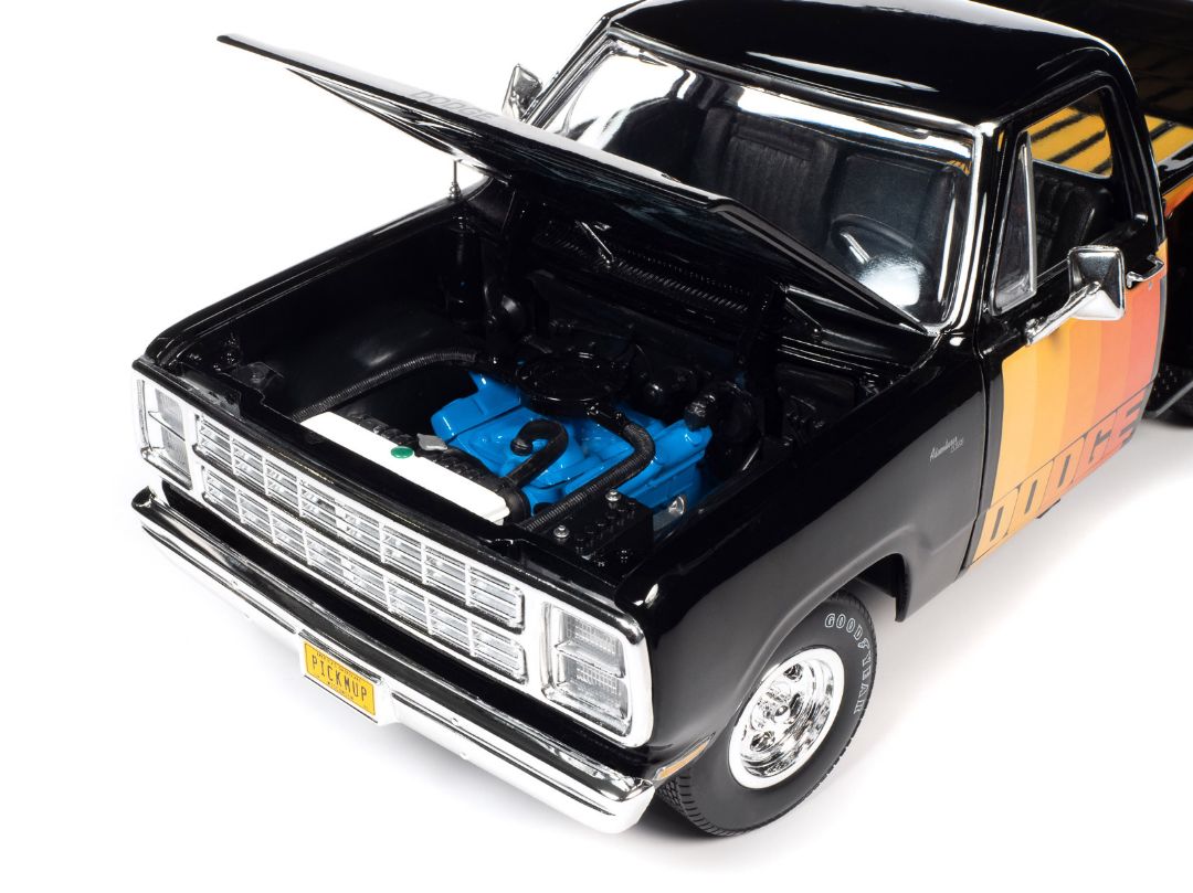 Auto World 1/18 1980 Dodge Pickup Step Side - Black - Click Image to Close