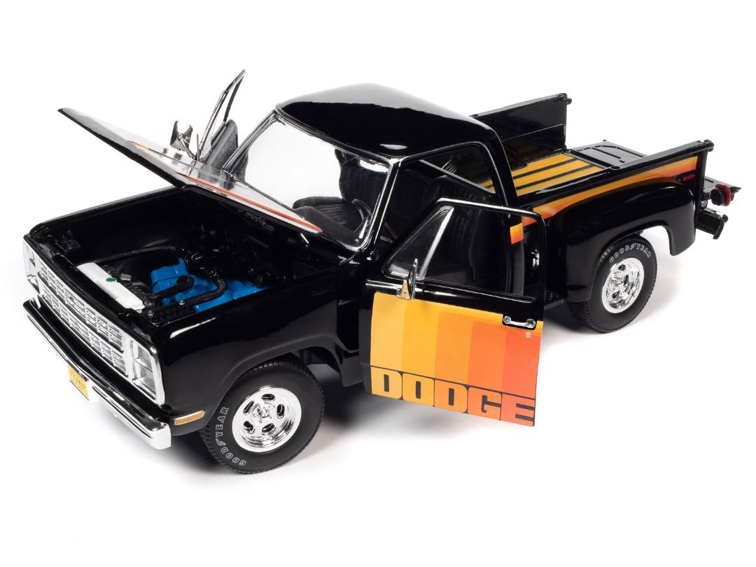 Auto World 1/18 1980 Dodge Pickup Step Side - Black