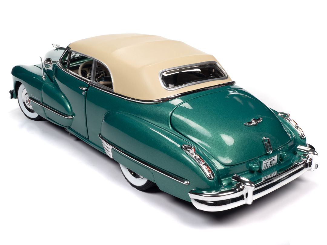 Auto World 1/18 1947 Cadillac Series 62 Cabriolet - Green