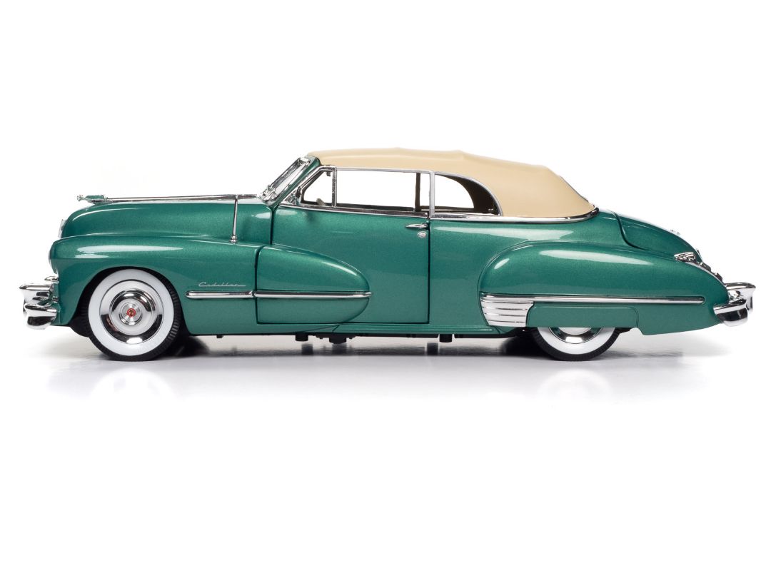 Auto World 1/18 1947 Cadillac Series 62 Cabriolet - Green