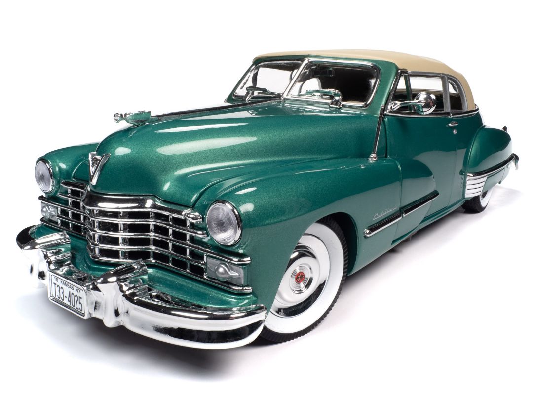 Auto World 1/18 1947 Cadillac Series 62 Cabriolet - Green - Click Image to Close