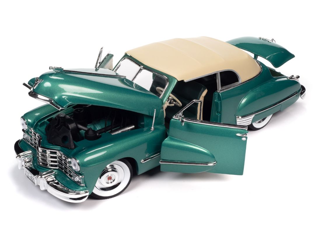 Auto World 1/18 1947 Cadillac Series 62 Cabriolet - Green