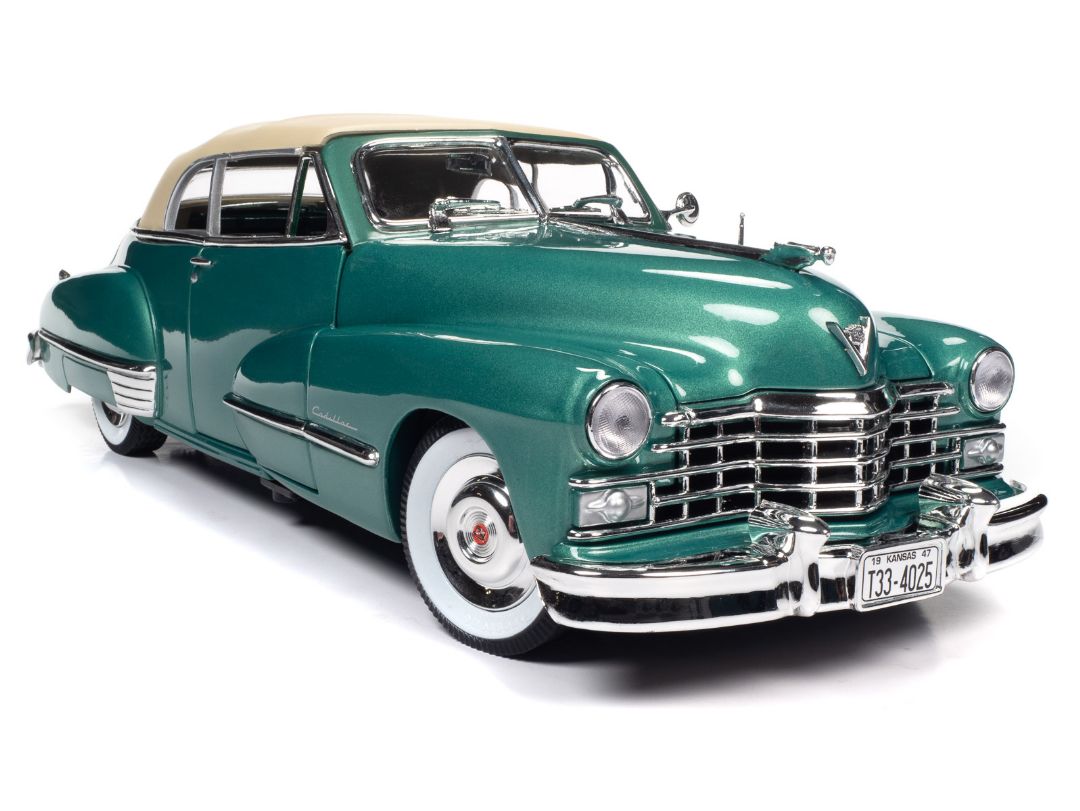 Auto World 1/18 1947 Cadillac Series 62 Cabriolet - Green