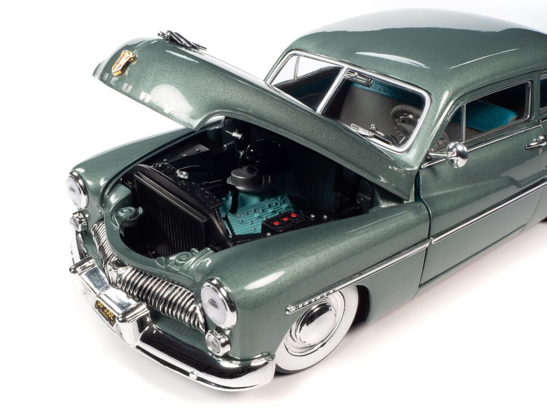 Auto World 1/18 1949 Mercury Eight Coupe - Berwick Green