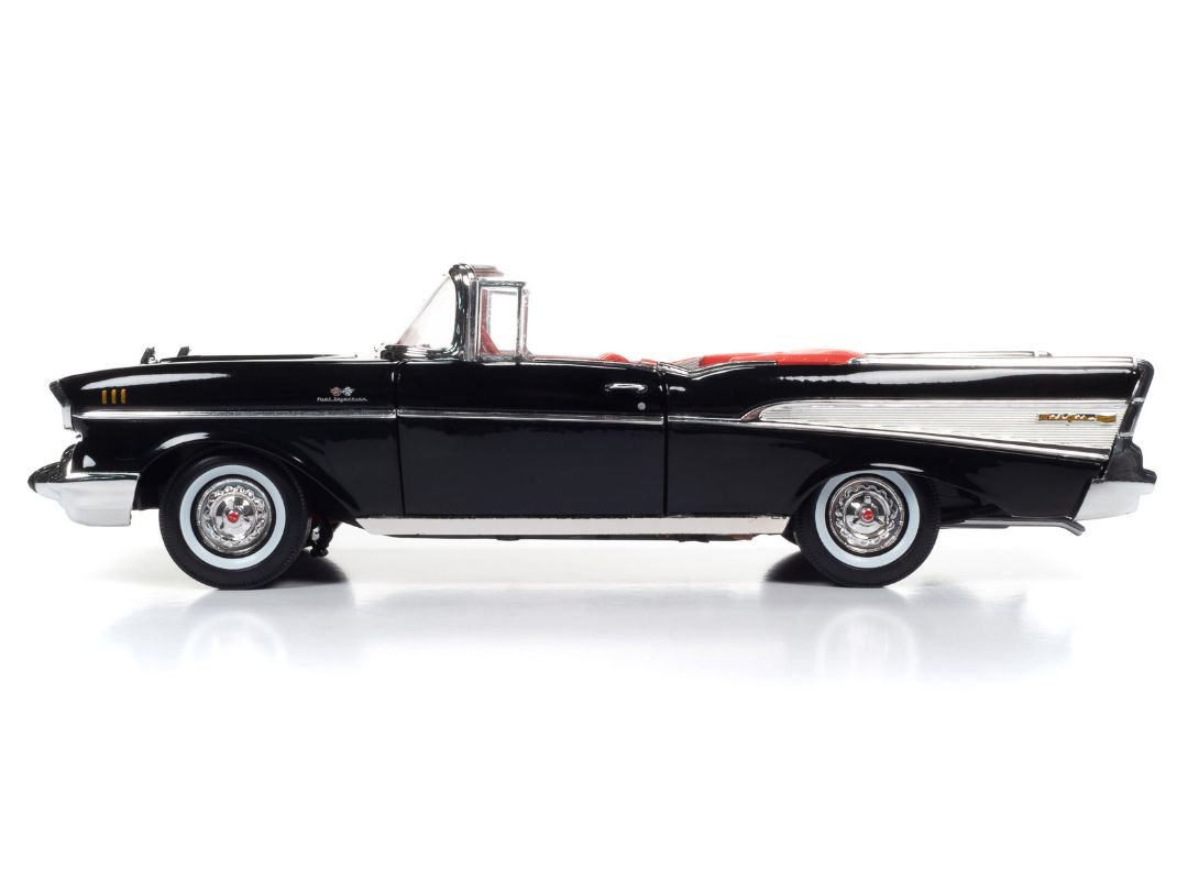 Auto World 1/18 James Bond 1957 Chevrolet Bel Air Convertible - Click Image to Close