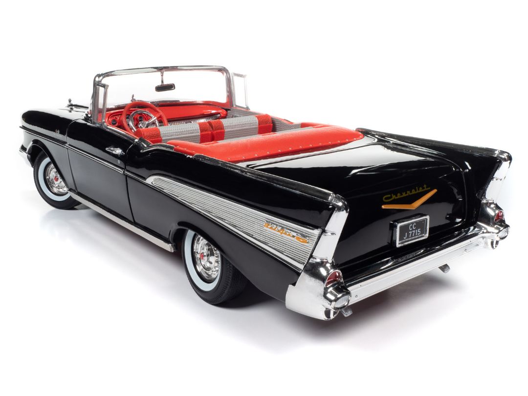 Auto World 1/18 James Bond 1957 Chevrolet Bel Air Convertible - Click Image to Close