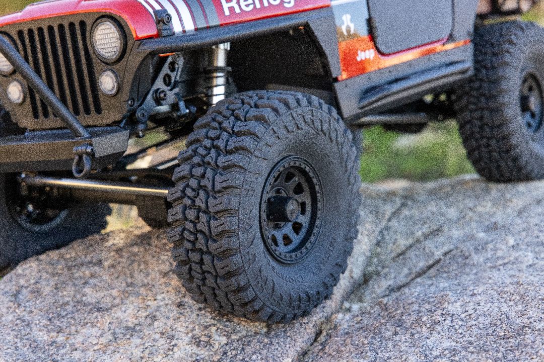 Axial 1/10 SCX10 III Jeep CJ-7 4X4 RTR Brushed Crawler - Red