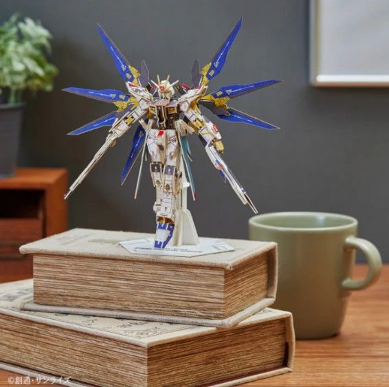 Azone ZGMF-X20A Strike Freedom Gundam (295 Pcs) Level 7 - Click Image to Close