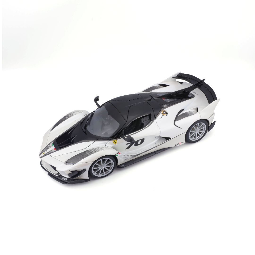 Bburago 1/18 R&P Ferrari FXX K EVO (Pearl White #70)