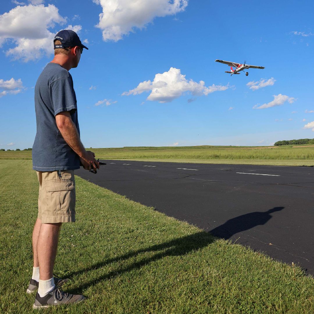 E-Flite Carbon-Z Cessna 150T 2.1m PNP