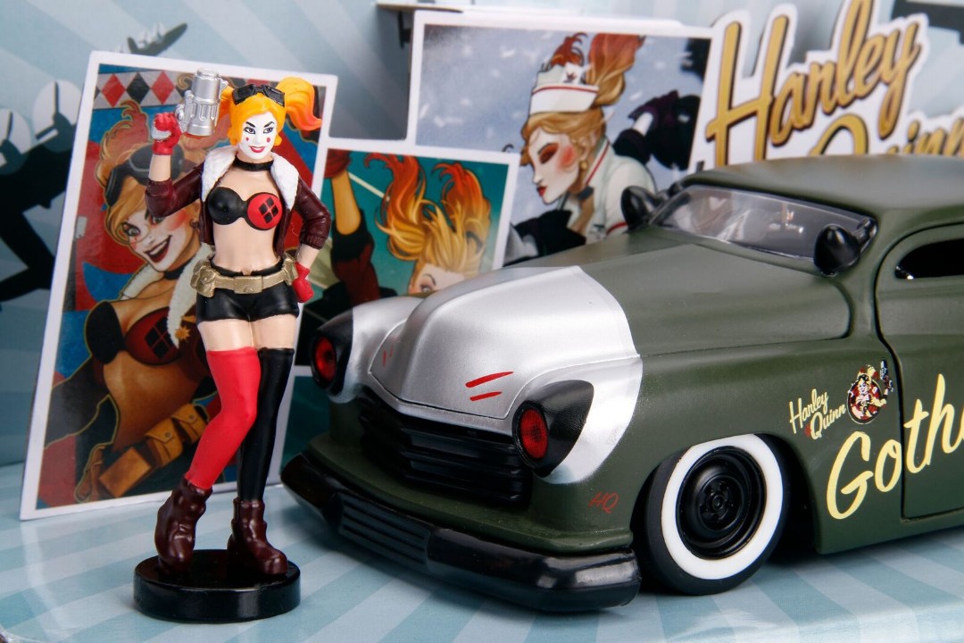 Jada 1/24 "DC Comics Bombshells" 1951 Mercury with Harley Quinn - Click Image to Close