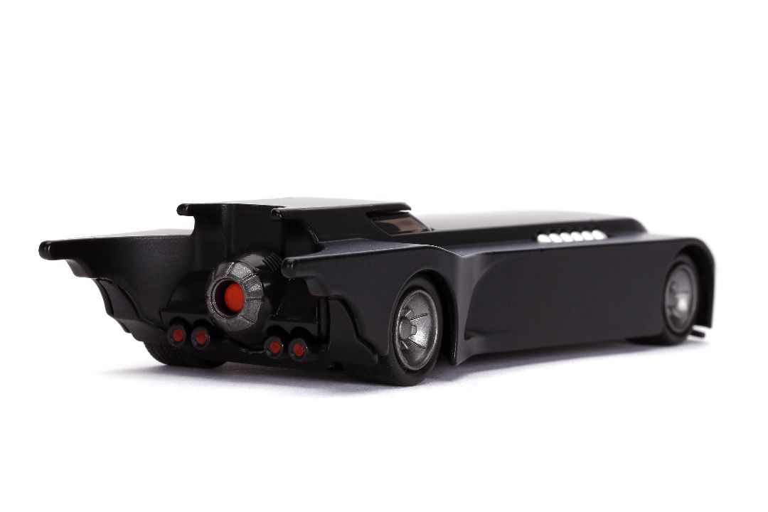 Jada 1/32 "Hollywood Rides" Animated Series Batmobile w/Batman - Click Image to Close