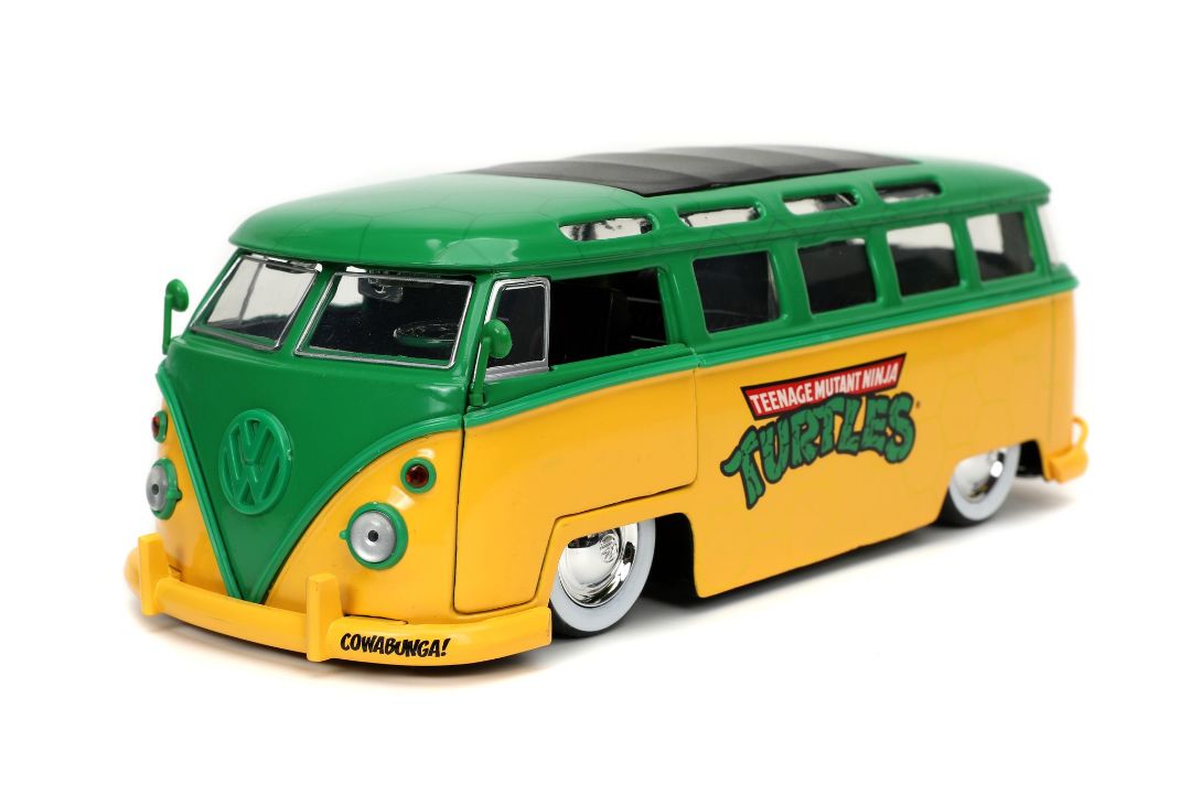 Jada 1/24 "Hollywood Rides" 1962 VW Bus w/Leonardo (TMNT)