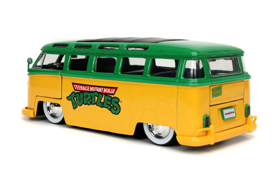 Jada 1/24 "Hollywood Rides" 1962 VW Bus w/Leonardo (TMNT) - Click Image to Close