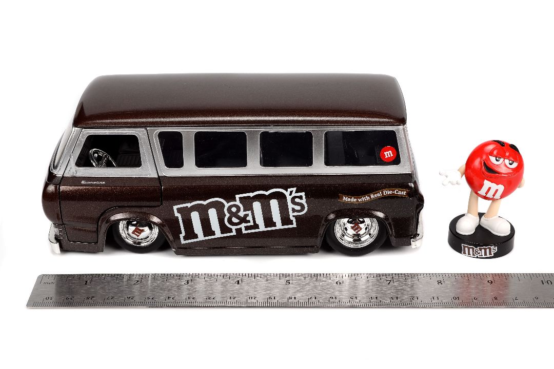 Jada 1/24 1965 Ford Econoline Van with Red M&M's - Click Image to Close