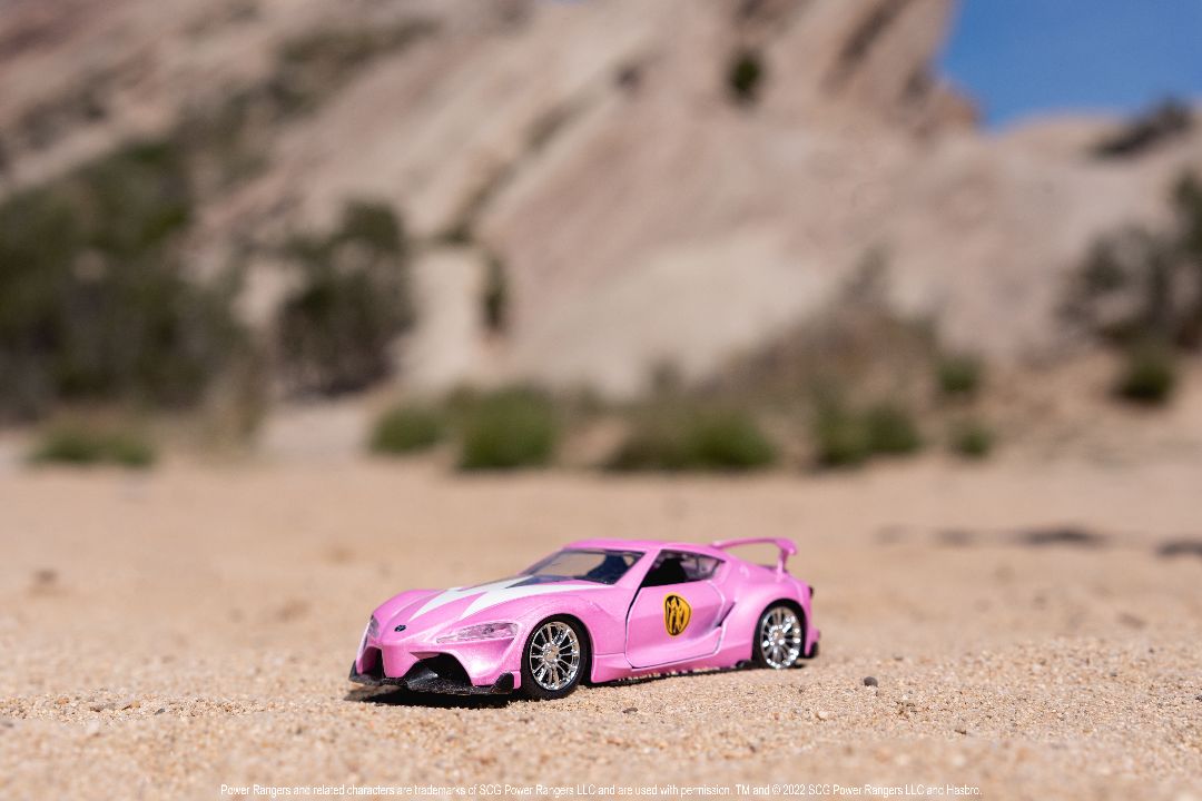 Jada 1/32 "Hollywood Rides" Toyota FT-1 Concept with Pink Ranger - Click Image to Close