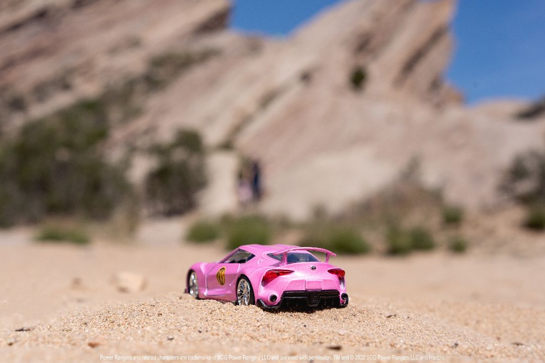 Jada 1/32 "Hollywood Rides" Toyota FT-1 Concept with Pink Ranger