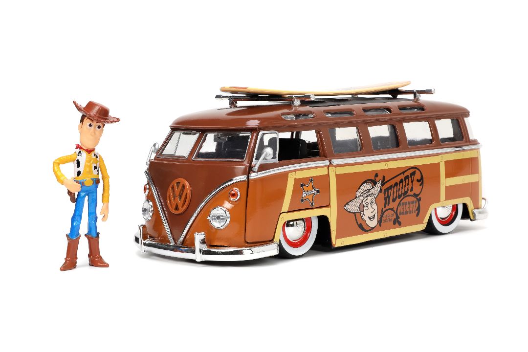 Jada 1/24 "Hollywood Rides" Disney 1962 VW Bus with Woody - Click Image to Close