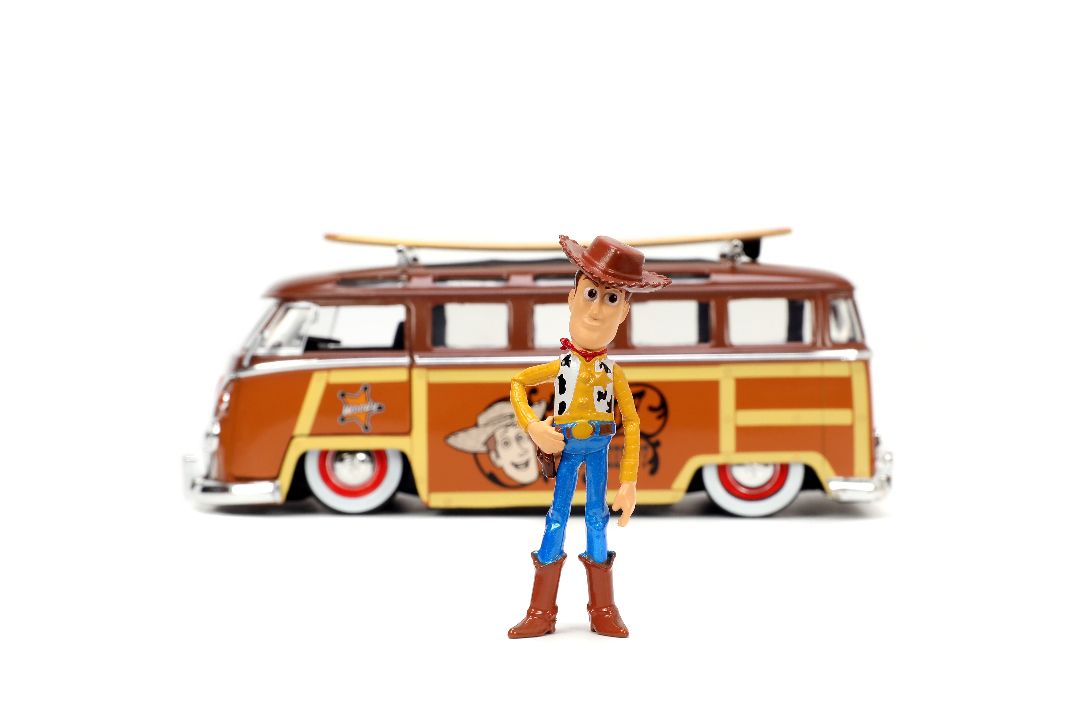 Jada 1/24 "Hollywood Rides" Disney 1962 VW Bus with Woody - Click Image to Close