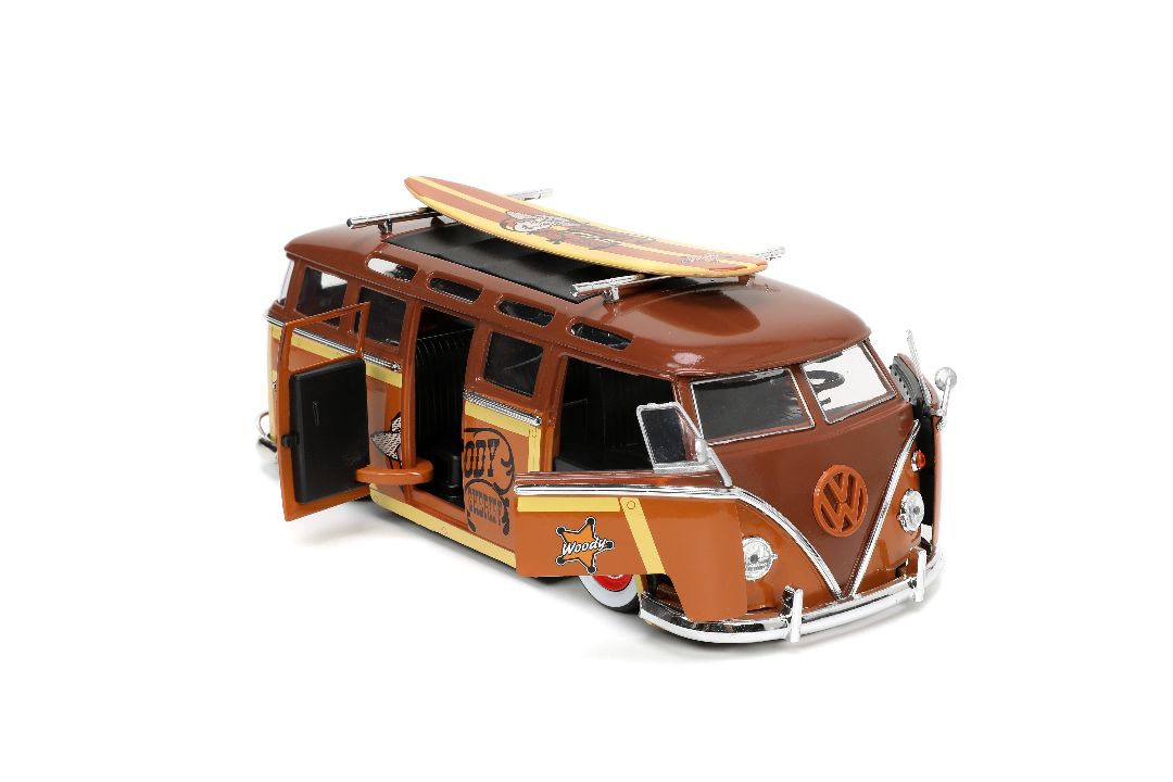 Jada 1/24 "Hollywood Rides" Disney 1962 VW Bus with Woody - Click Image to Close