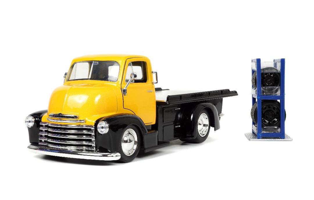 Jada 1/24 "Just Trucks" with Rack - 1952 Chevy COE Flatbed
