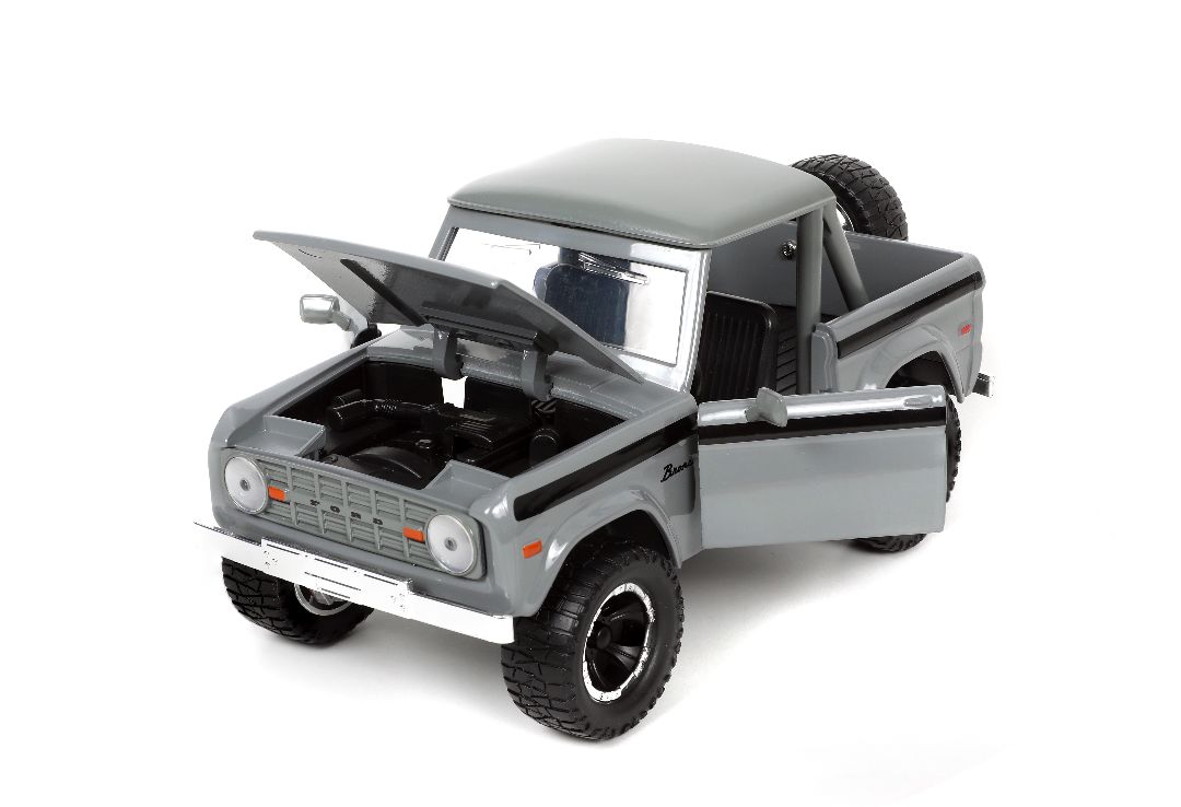 Jada 1/24 "Just Trucks" with Rack - 1973 Ford Bronco