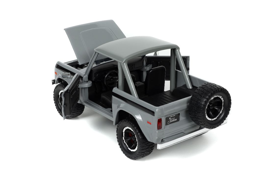 Jada 1/24 "Just Trucks" with Rack - 1973 Ford Bronco