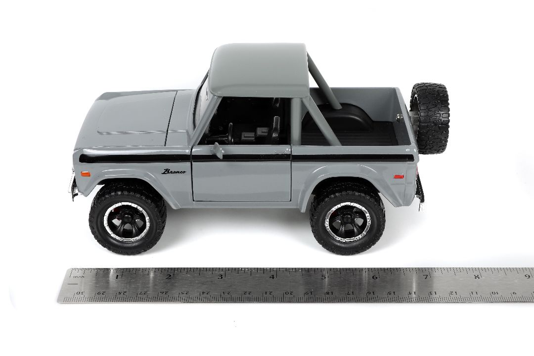 Jada 1/24 "Just Trucks" with Rack - 1973 Ford Bronco