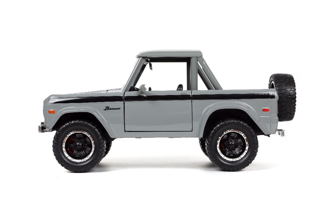 Jada 1/24 "Just Trucks" with Rack - 1973 Ford Bronco