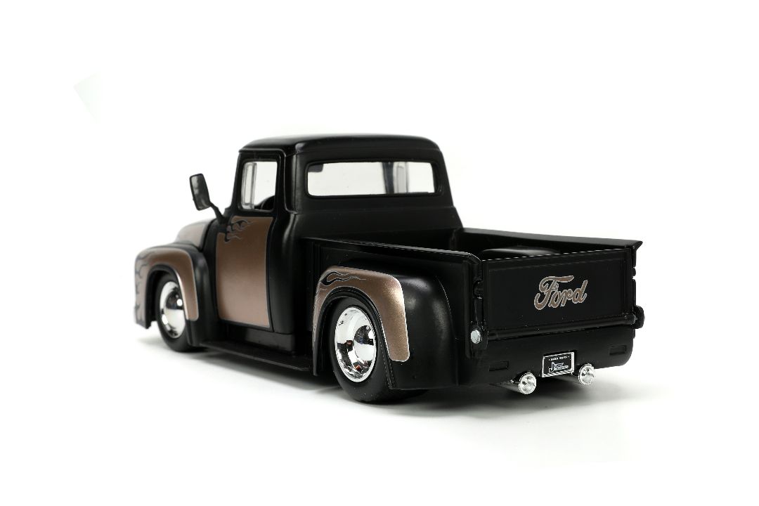 Jada 1/24 "Just Trucks" with Rack1956 Ford F-100