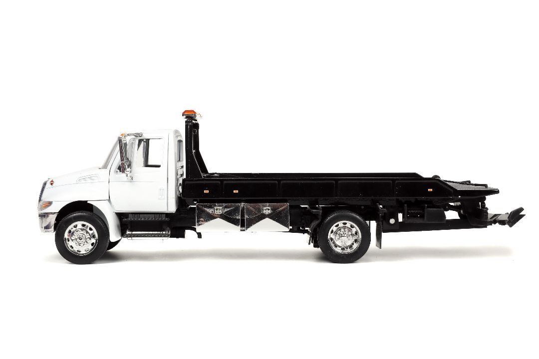 Jada 1/24 International Flat Bed Truck - Glossy White - Click Image to Close