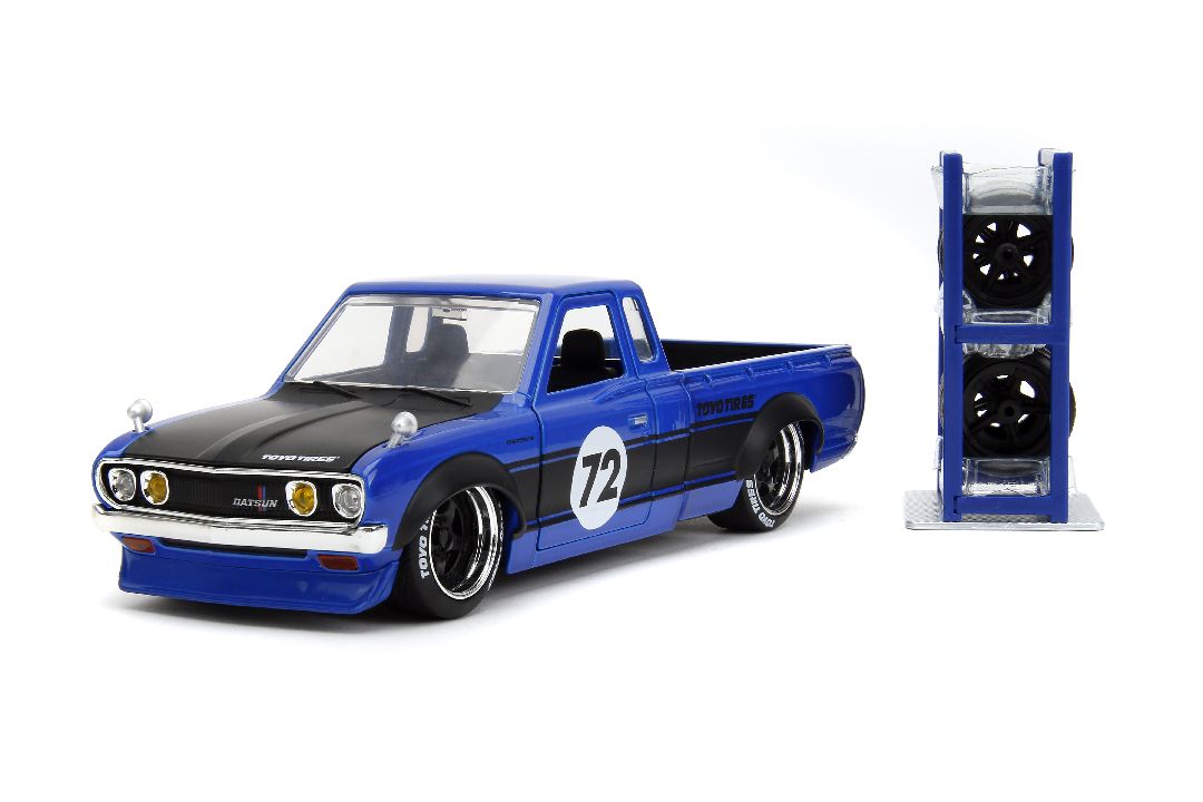 Jada 1/24 "Just Trucks" w/Rack 1972 Datsun 620 Pickup-Glossy Blu - Click Image to Close