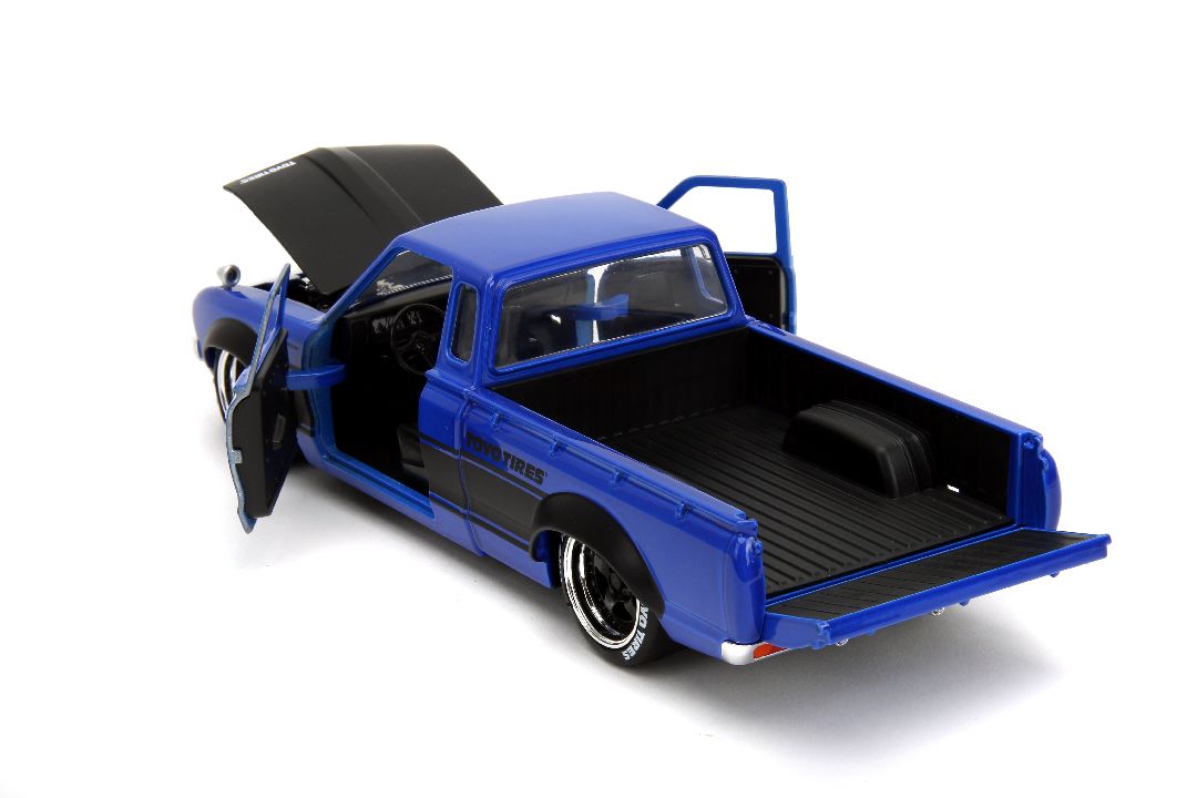 Jada 1/24 "Just Trucks" w/Rack 1972 Datsun 620 Pickup-Glossy Blu - Click Image to Close