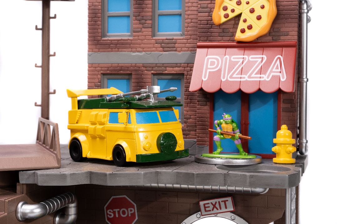 Jada Nano Scene TMNT Turtle Lair with 4 Figures - Click Image to Close