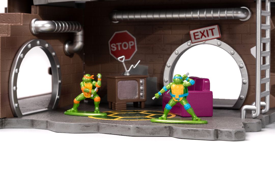 Jada Nano Scene TMNT Turtle Lair with 4 Figures - Click Image to Close