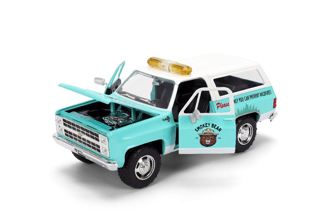 Jada 1/24 "Hollywood Rides" - 1980 Chevy Blazer w/ Smokey Bear