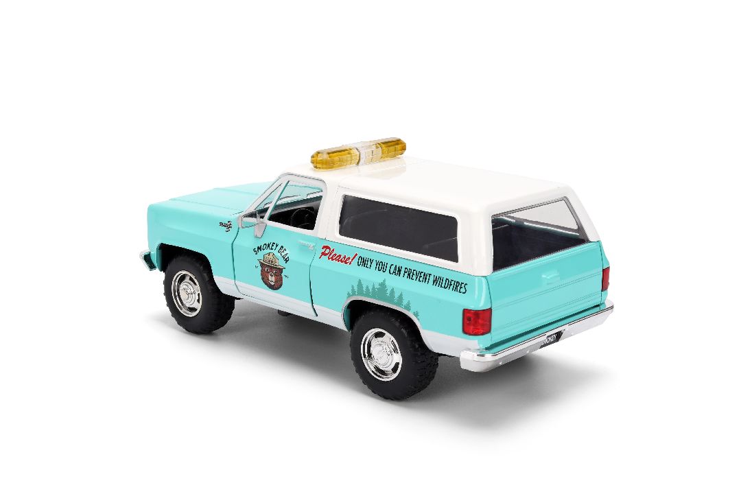 Jada 1/24 "Hollywood Rides" - 1980 Chevy Blazer w/ Smokey Bear