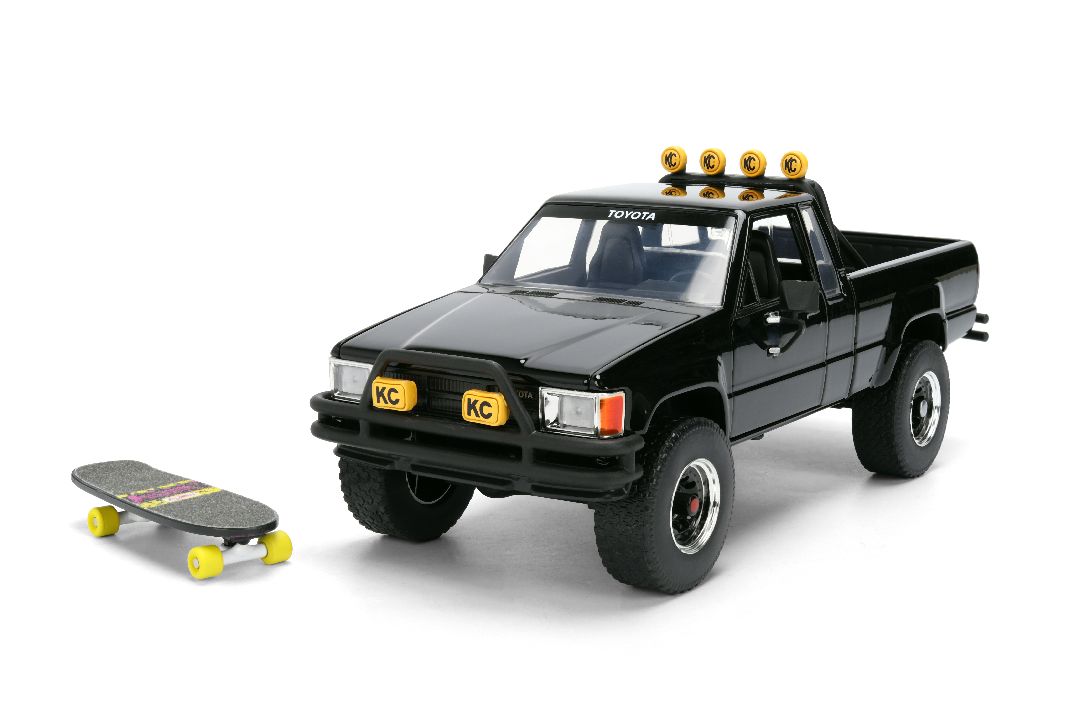 Jada 1:24 HWR - BTTF 1985 Toyota SR5 w/Marty's Skateboard