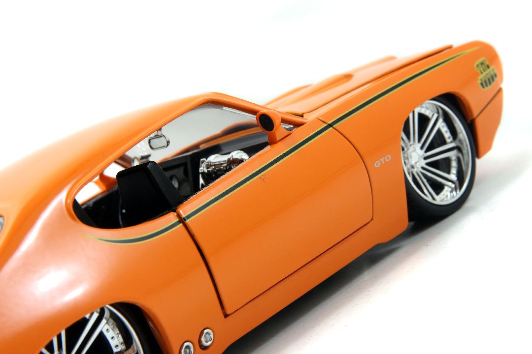 Jada 1/24 "BIGTIME Muscle" 1969 Pontiac GTO Judge - Click Image to Close