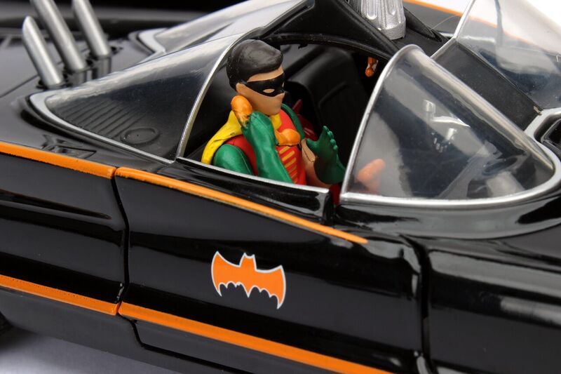 Jada 1/24 "Batman Classic TV Series" Batmobile w/ figures 1966 - Click Image to Close