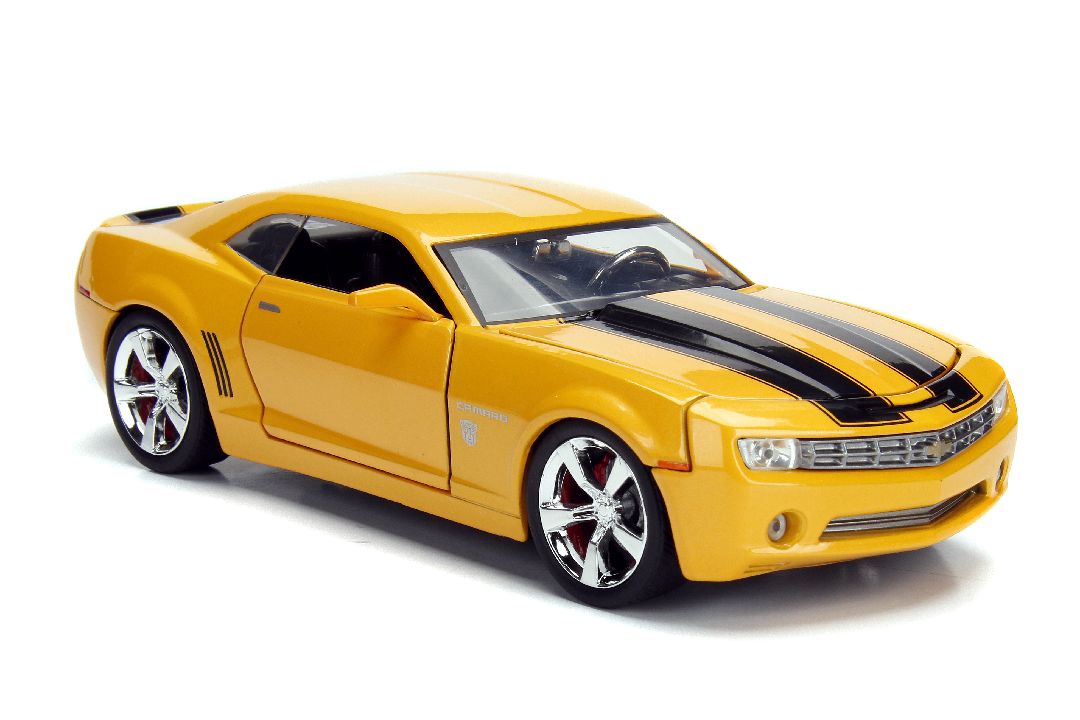 Jada 1/24 Transformers - 2006 Camaro Bumblebee W/Coin - Click Image to Close