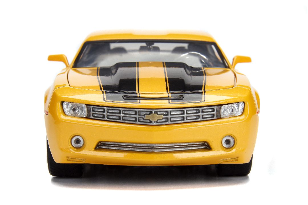 Jada 1/24 Transformers - 2006 Camaro Bumblebee W/Coin - Click Image to Close