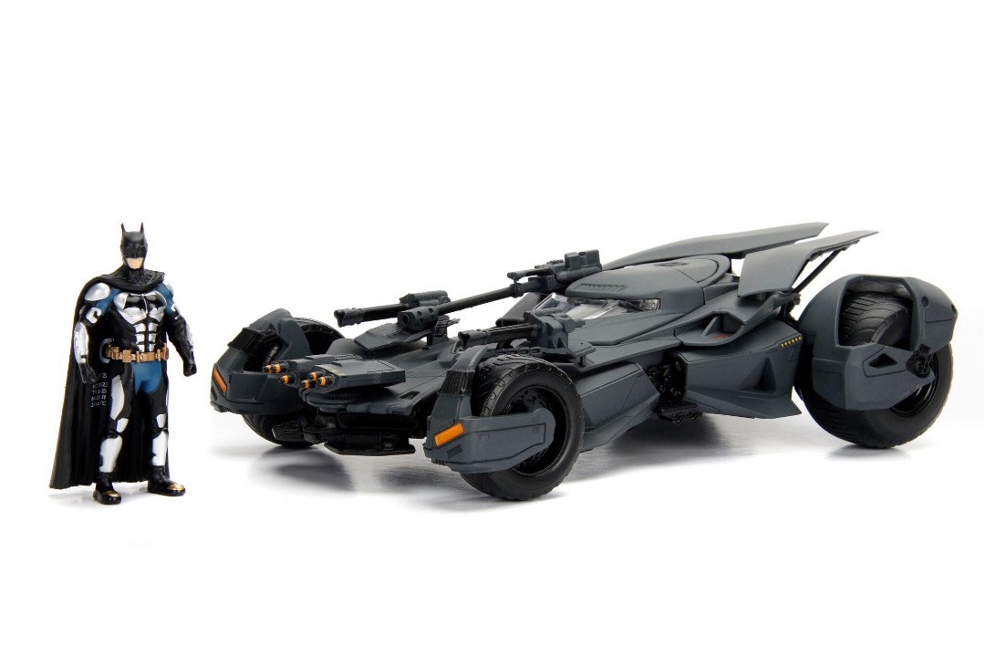 Jada 1/24 "Justice League" Batmobile w/ Batman Figure - 2017 - Click Image to Close